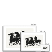Drie zwarte paarden staand naar links kijkend Framed & Mounted Print