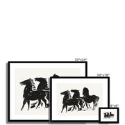 Drie zwarte paarden staand naar links kijkend Framed & Mounted Print